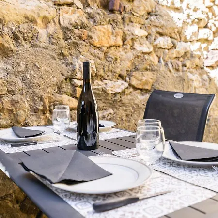 In With Private Courtyard Minerve