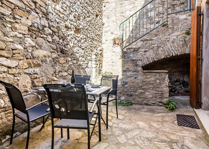 Vineyards & Village Minerve